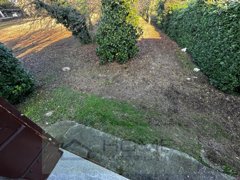 Situato nel centro del paese di Bastia, all'interno del Comune di Rovolon, vi proponiamo in vendi...