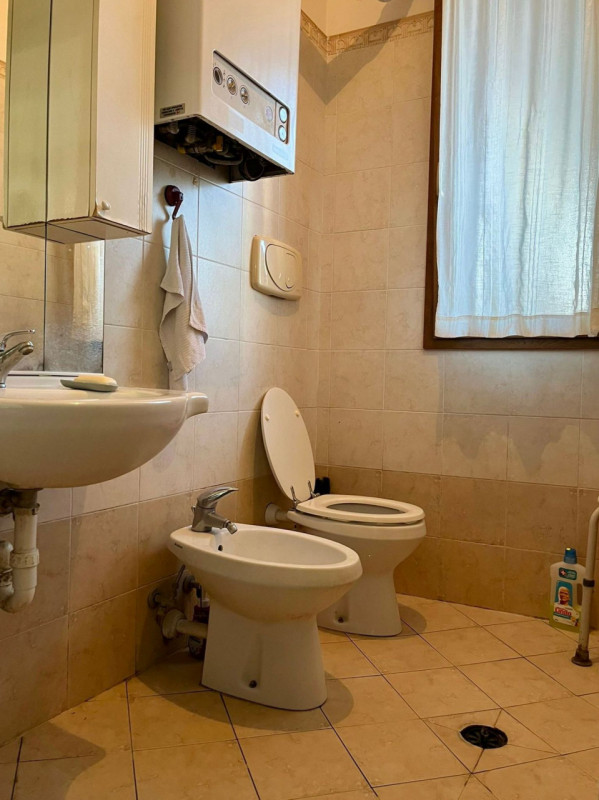 Stai cercando una casa spaziosa, luminosa e funzionale, in una zona comoda e ricca di servizi? 
Q...