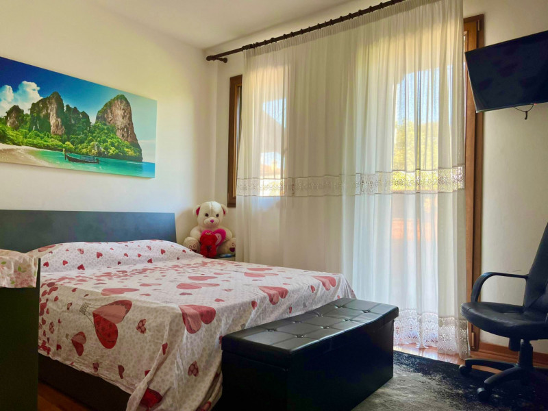 Stai cercando una casa spaziosa, luminosa e funzionale, in una zona comoda e ricca di servizi? 
Q...