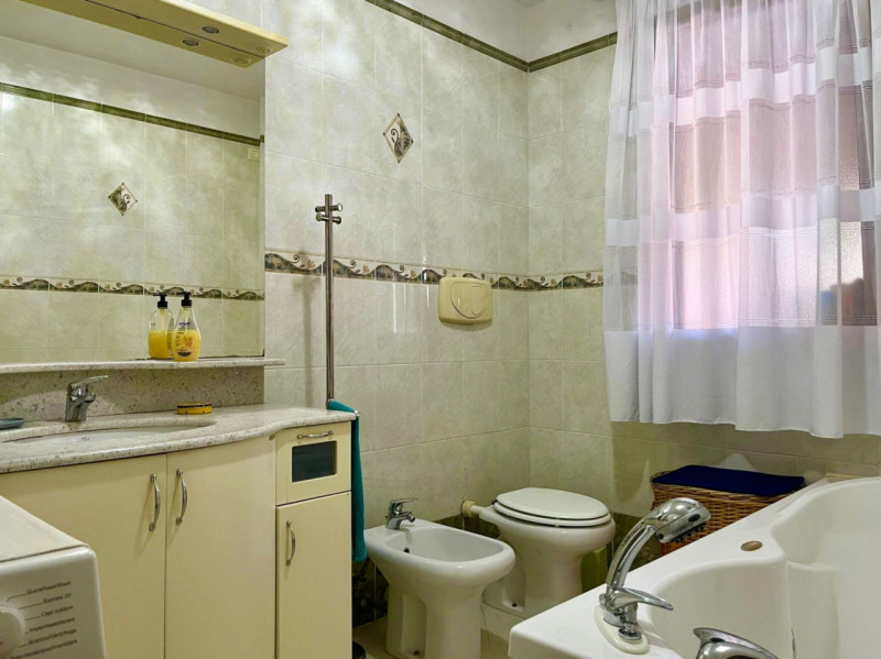 Stai cercando una casa spaziosa, luminosa e funzionale, in una zona comoda e ricca di servizi? 
Q...