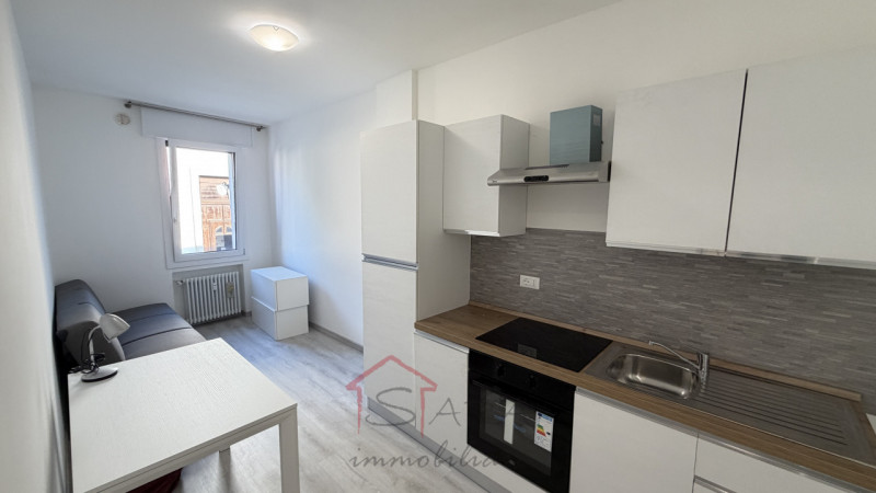 Affittasi appartamento arredato di 40 mq, CONSEGNATO ristrutturato a nuovo e arredato in stile mo...