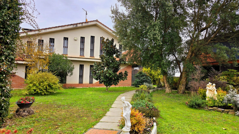 Rif. CS351 - Proponiamo porzione di Bifamiliare in posizione appartata ed a pochi minuti dai serv...