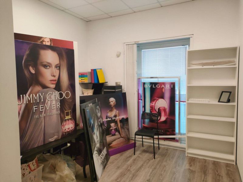 Affittasi locale commerciale di ottima visibilità situato nel centro pulsante di Trissino, a poch...