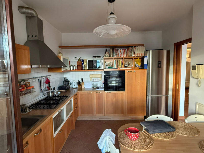 ALBIGNASEGO zona Carpanedo vendesi porzione di bifamiliare del 1995 ben tenuta in una zona reside...