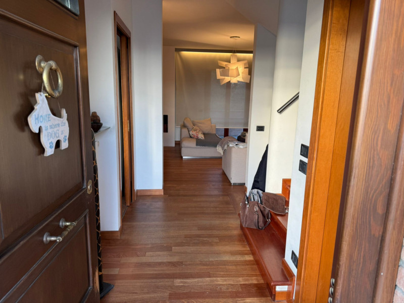 ALBIGNASEGO zona Carpanedo vendesi porzione di bifamiliare del 1995 ben tenuta in una zona reside...