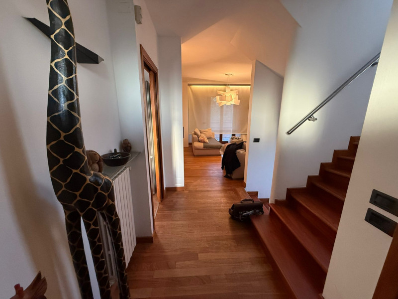 ALBIGNASEGO zona Carpanedo vendesi porzione di bifamiliare del 1995 ben tenuta in una zona reside...