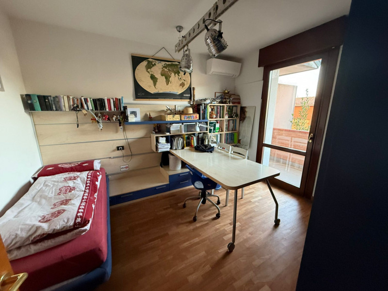 ALBIGNASEGO zona Carpanedo vendesi porzione di bifamiliare del 1995 ben tenuta in una zona reside...