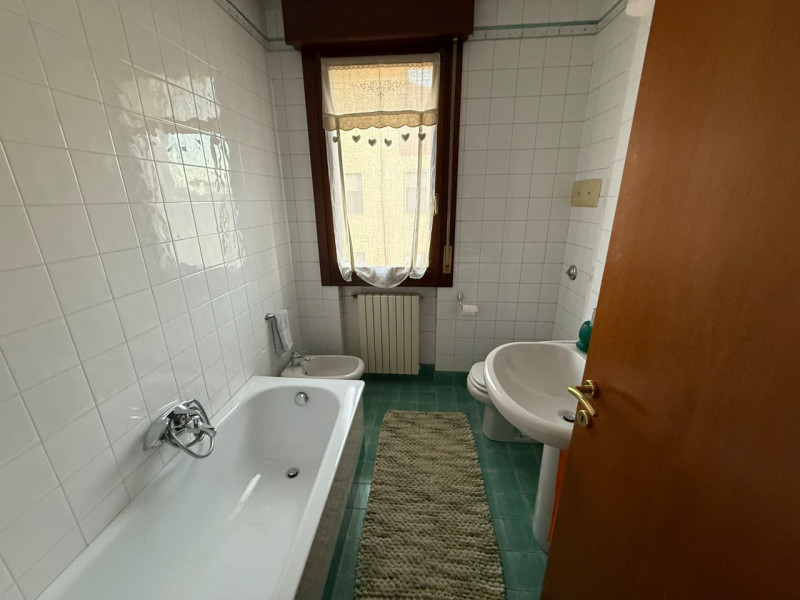 ALBIGNASEGO zona Carpanedo vendesi porzione di bifamiliare del 1995 ben tenuta in una zona reside...