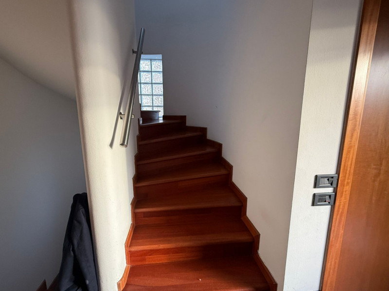 ALBIGNASEGO zona Carpanedo vendesi porzione di bifamiliare del 1995 ben tenuta in una zona reside...