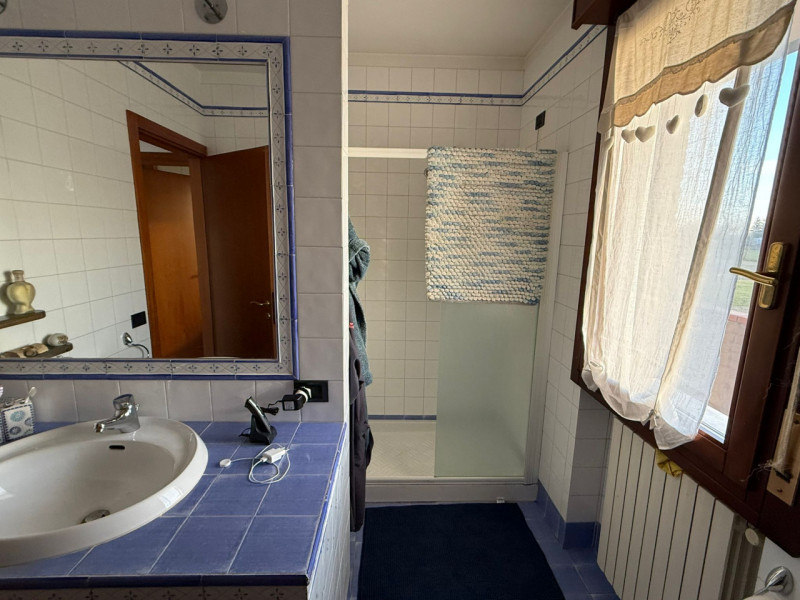 ALBIGNASEGO zona Carpanedo vendesi porzione di bifamiliare del 1995 ben tenuta in una zona reside...