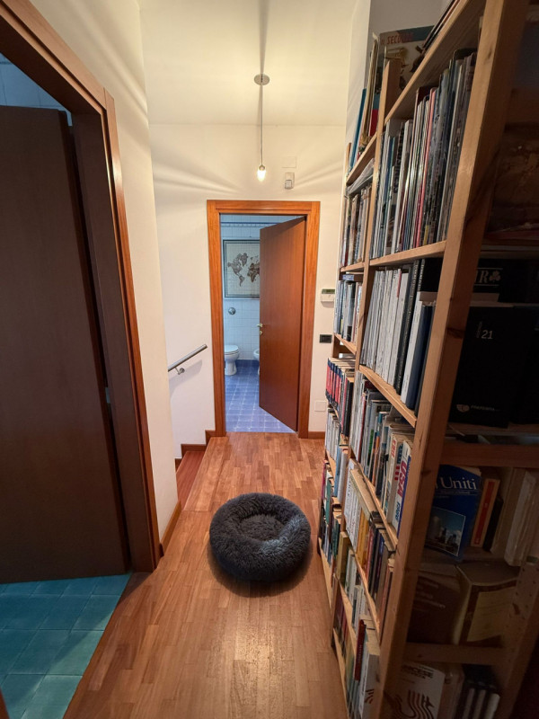 ALBIGNASEGO zona Carpanedo vendesi porzione di bifamiliare del 1995 ben tenuta in una zona reside...