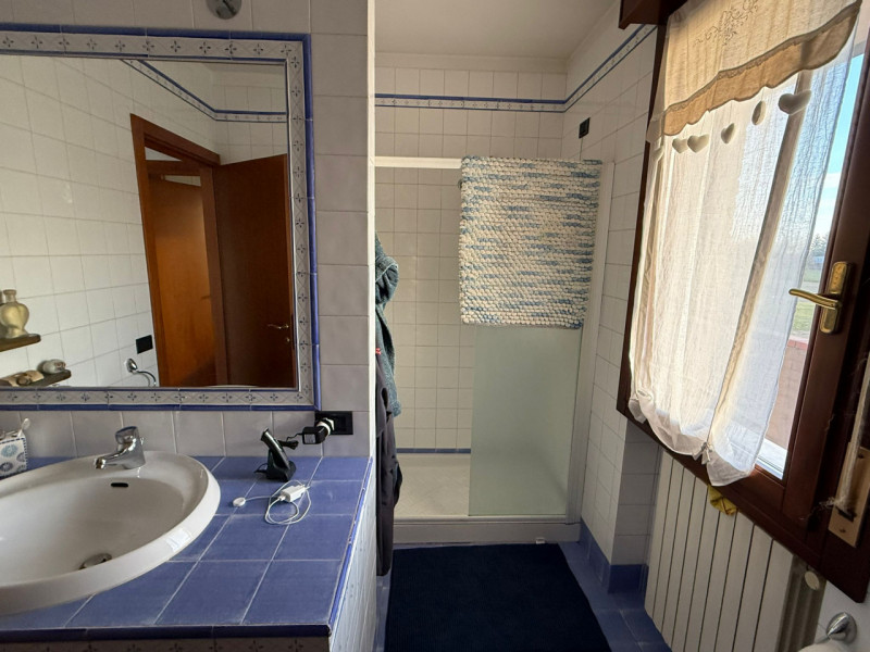 ALBIGNASEGO zona Carpanedo vendesi porzione di bifamiliare del 1995 ben tenuta in una zona reside...