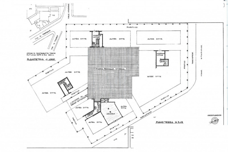 in zona centralissima e di passaggio, proponiamo in locazione negozio di 75 mq con ampie vetrine ...