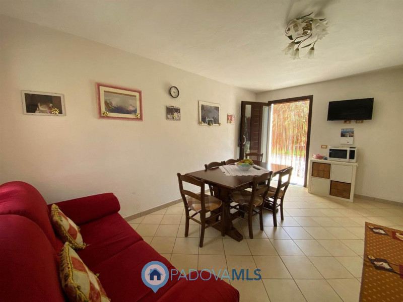 Immobile in esclusiva al Gruppo Padova MLS.
Ottima casa singola con terreno agricolo di oltre mq....