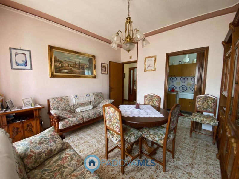 Immobile in esclusiva al Gruppo Padova MLS.
Ottima casa singola con terreno agricolo di oltre mq....