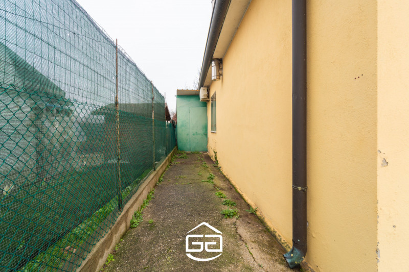 Questa abitazione in stile anni '50, parzialmente ristrutturata nel 2012, è la soluzione ideale p...