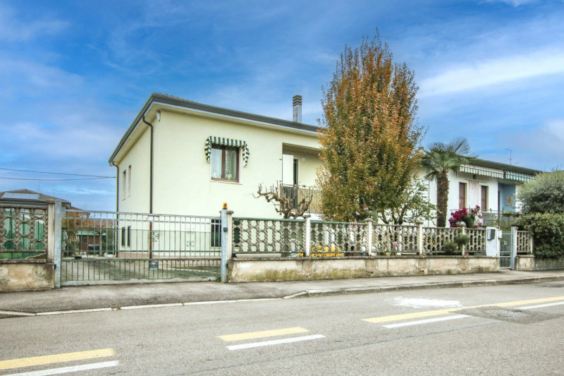 Isola della Scala Vendita Villa