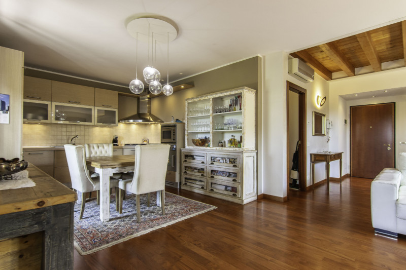 In viale Trieste proponiamo in vendita un elegante appartamento in una recente palazzina servita ...