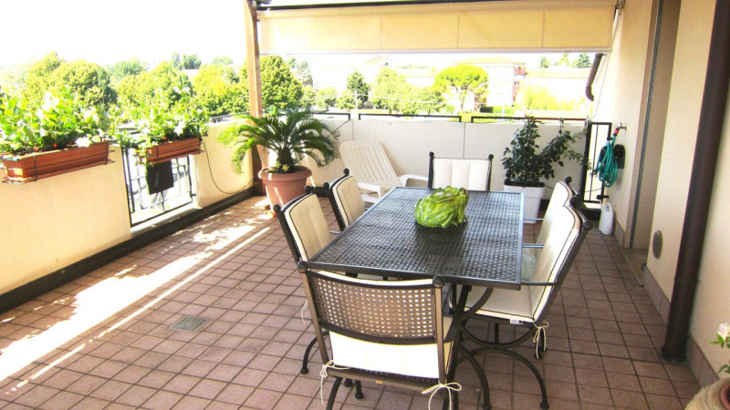 In viale Trieste proponiamo in vendita un elegante appartamento in una recente palazzina servita ...