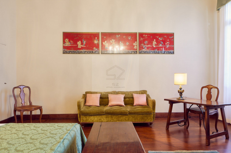 PADOVA CENTRO - ZONA SANTO

In prestigioso contesto d'epoca di sole 3 unità splendido PIANO NOBIL...