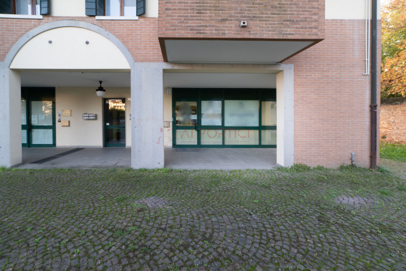 PIOVE DI SACCO centro - Cortile San Martino – UFFICIO al PIANO TERRA di 61 mq. calpestabili con a...