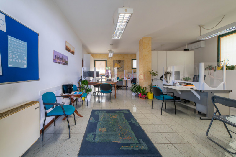 PIOVE DI SACCO centro - Cortile San Martino – UFFICIO al PIANO TERRA di 61 mq. calpestabili con a...