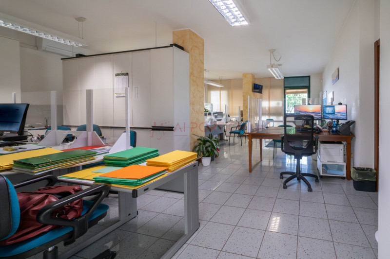 PIOVE DI SACCO centro - Cortile San Martino – UFFICIO al PIANO TERRA di 61 mq. calpestabili con a...