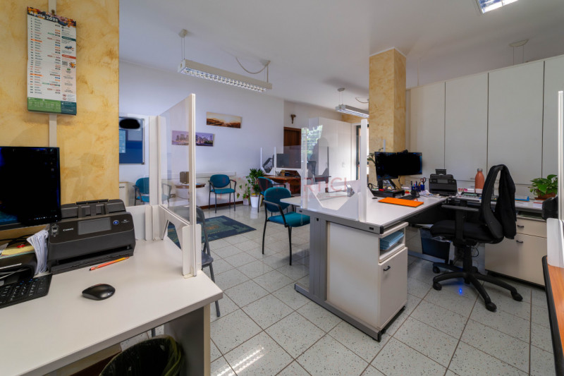 PIOVE DI SACCO centro - Cortile San Martino – UFFICIO al PIANO TERRA di 61 mq. calpestabili con a...