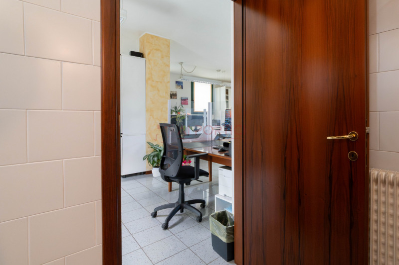 PIOVE DI SACCO centro - Cortile San Martino – UFFICIO al PIANO TERRA di 61 mq. calpestabili con a...