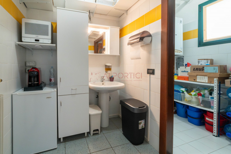 PIOVE DI SACCO centro - Cortile San Martino – UFFICIO al PIANO TERRA di 61 mq. calpestabili con a...