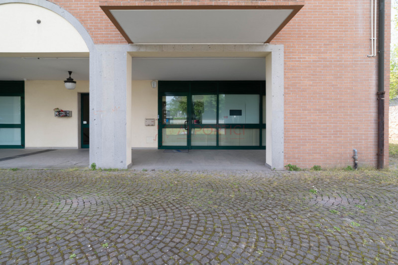 PIOVE DI SACCO centro - Cortile San Martino – UFFICIO al PIANO TERRA di 61 mq. calpestabili con a...