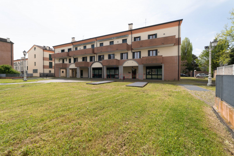 PIOVE DI SACCO centro - Cortile San Martino – UFFICIO al PIANO TERRA di 61 mq. calpestabili con a...