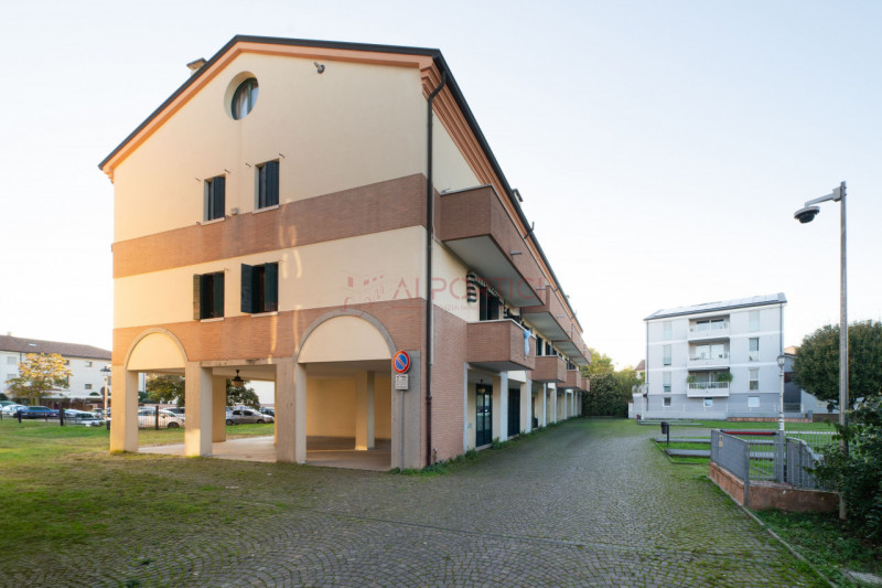 PIOVE DI SACCO centro - Cortile San Martino – UFFICIO al PIANO TERRA di 61 mq. calpestabili con a...
