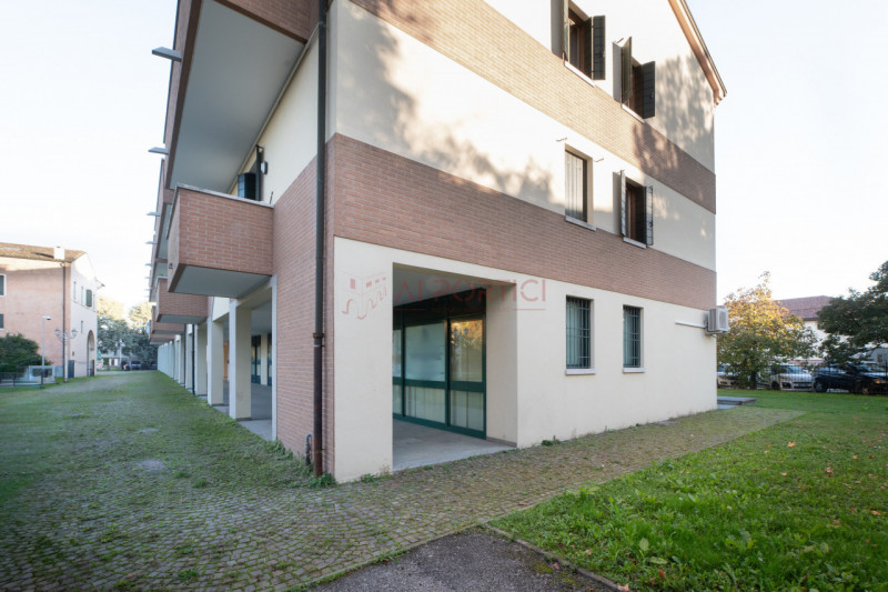 PIOVE DI SACCO centro - Cortile San Martino – UFFICIO al PIANO TERRA di 61 mq. calpestabili con a...