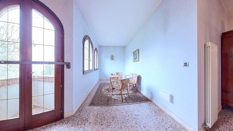 Proponiamo in vendita una bellissima villa singola immersa nella tranquillità, con giardino esclu...