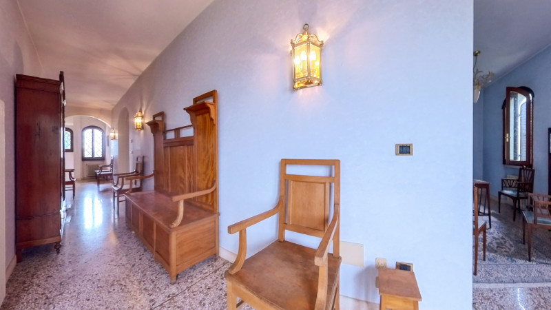 Proponiamo in vendita una bellissima villa singola immersa nella tranquillità, con giardino esclu...