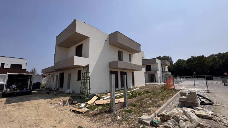 Scopri la tua nuova casa nel cuore di Piove di Sacco! Proponiamo una splendida porzione trifamili...