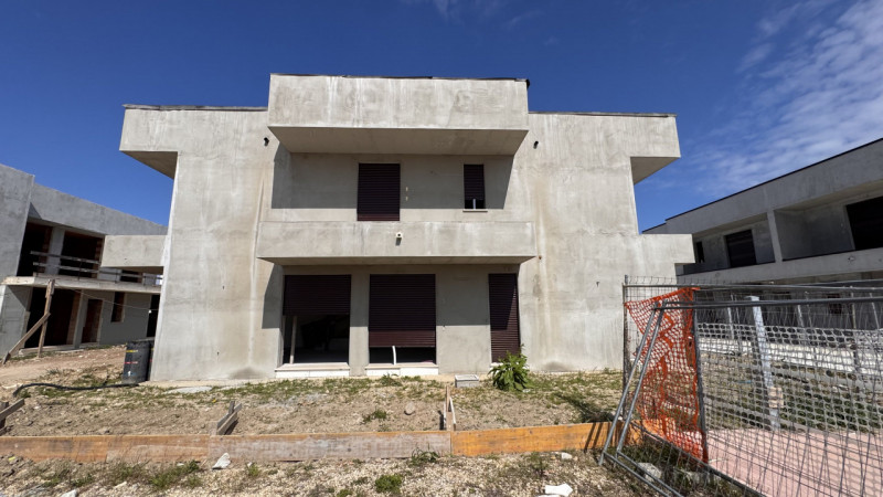 Scopri la tua nuova casa nel cuore di Piove di Sacco! Proponiamo una splendida porzione trifamili...