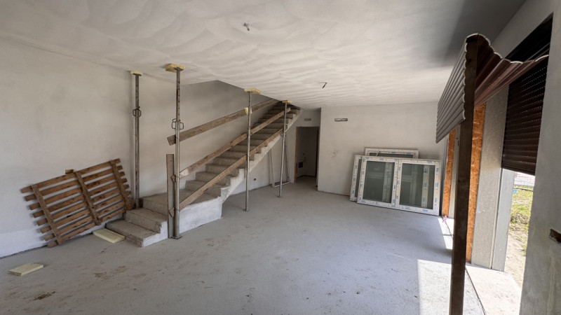 Scopri la tua nuova casa nel cuore di Piove di Sacco! Proponiamo una splendida porzione trifamili...