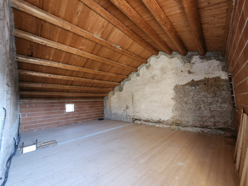 Proponiamo in vendita una casa a schiera situata nella tranquilla località di Borgo San Marco, a ...