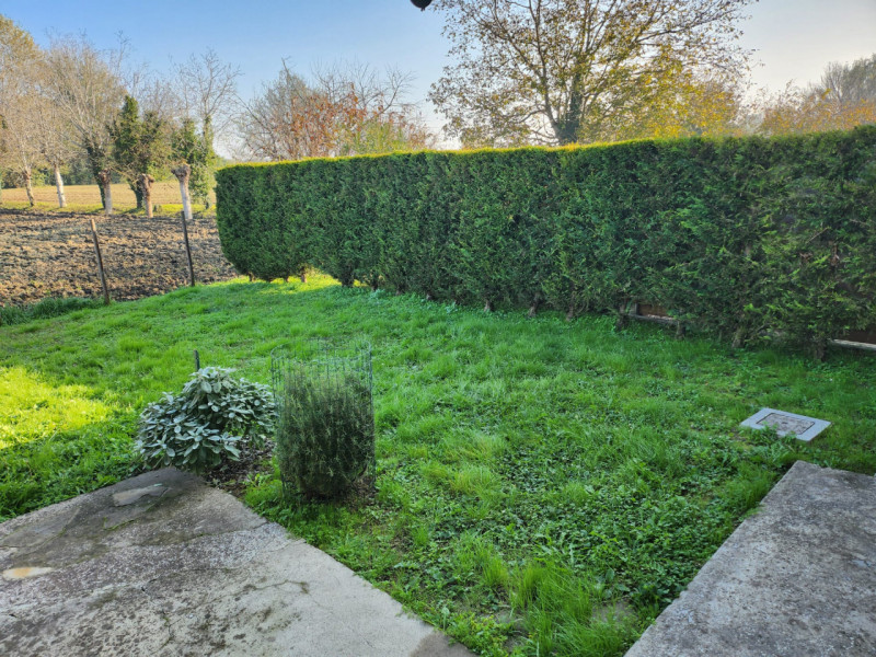 Proponiamo in vendita una casa a schiera situata nella tranquilla località di Borgo San Marco, a ...