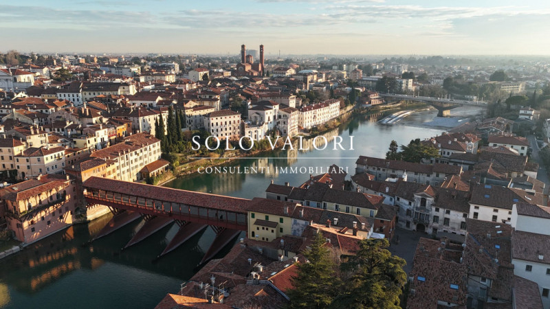 Rif. BAA101 Per info: Beatrice 3923361100

Proponiamo in affitto un elegante e luminoso appartame...