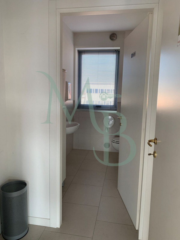 VIGONZA località Perarolo: Immobiliare MB propone in affitto un ufficio situato nel cuore della z...