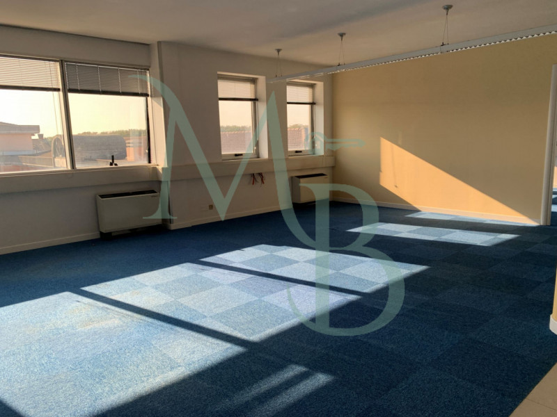 VIGONZA località Perarolo: Immobiliare MB propone in affitto un ufficio situato nel cuore della z...