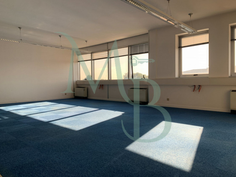 VIGONZA località Perarolo: Immobiliare MB propone in affitto un ufficio situato nel cuore della z...