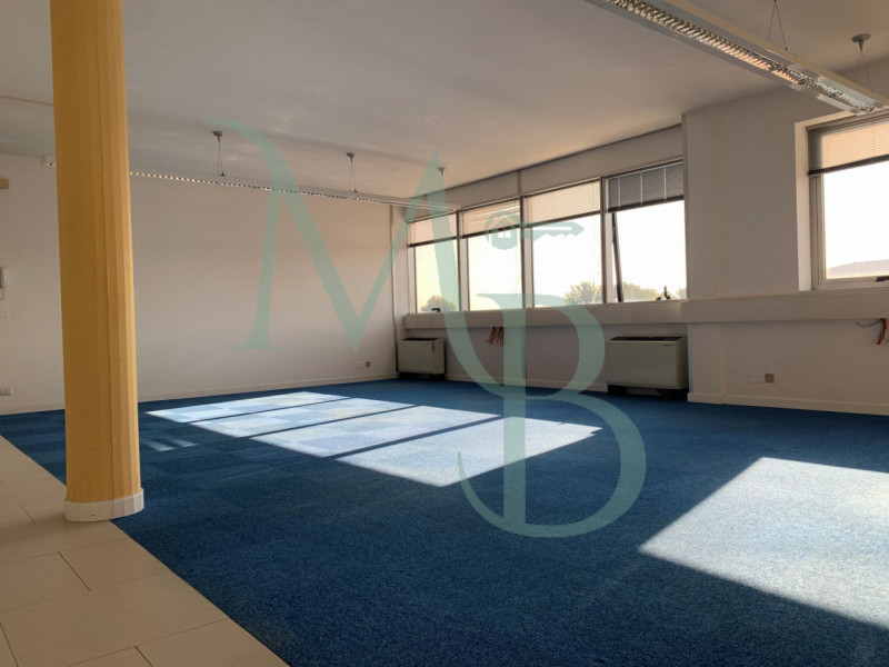 VIGONZA località Perarolo: Immobiliare MB propone in affitto un ufficio situato nel cuore della z...