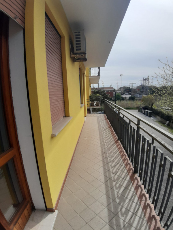 A Monselice, nelle immediate vicinanze del centro storico e della stazione ferroviaria, proponiam...