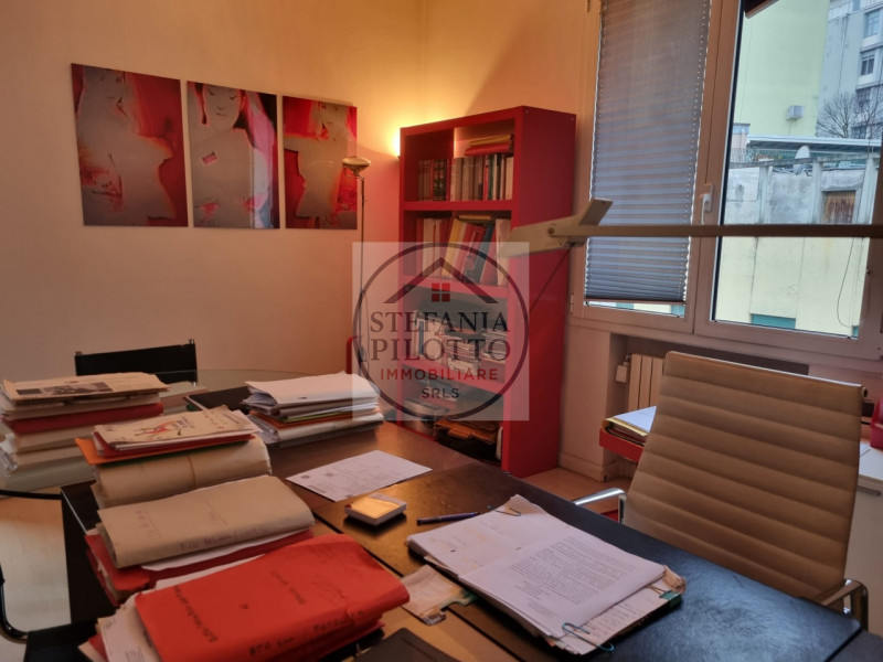 Tribunale nuovo- Stefania Pilotto Immobiliare propone in vendita ufficio di 160 mq. L'immobile si...