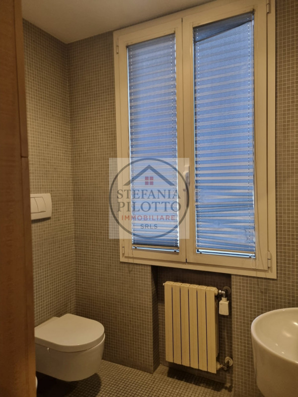 Tribunale nuovo- Stefania Pilotto Immobiliare propone in vendita ufficio di 160 mq. L'immobile si...