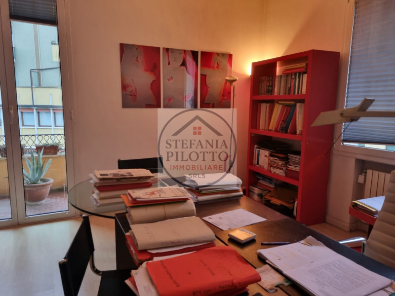 Tribunale nuovo- Stefania Pilotto Immobiliare propone in vendita ufficio di 160 mq. L'immobile si...